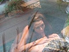 Красотка сосет и прыгает на члене на кушетке